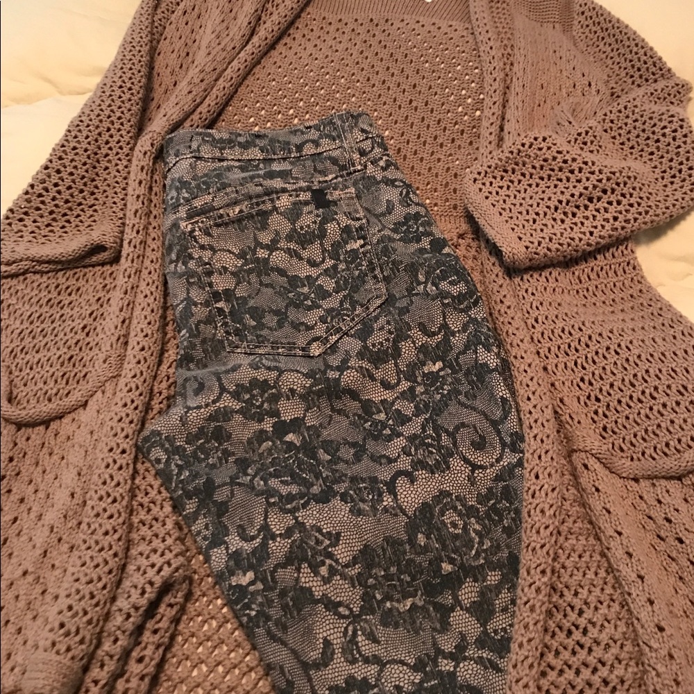 Joe’s Jeans Black “Chantilly Lace Floral/Blush Denim Print Size 29